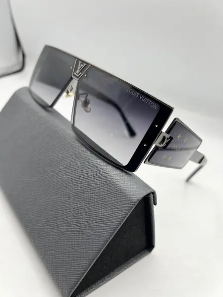 GAFAS LOUIS VUITTON NEGRA