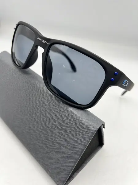 GAFAS OAKLEY SENCILLA