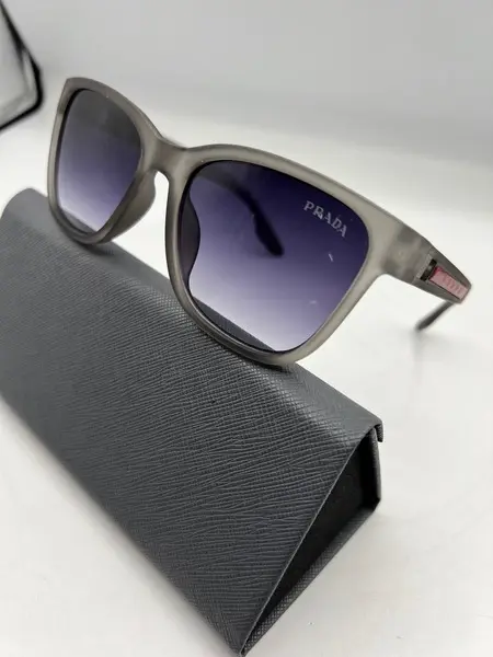 GAFAS PRADA GRIS