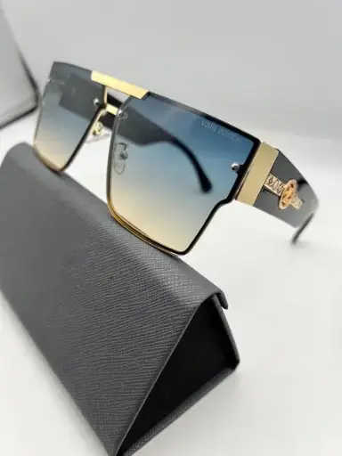 GAFAS LOUIS VUITTON NEGRA CON DORADO
